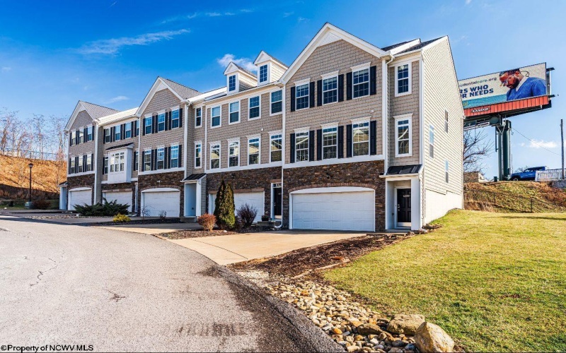 4102 Sun View Drive, Morgantown, West Virginia 26505, 3 Bedrooms Bedrooms, 6 Rooms Rooms,3 BathroomsBathrooms,Single Family Attached,For Sale,Sun View,10163049