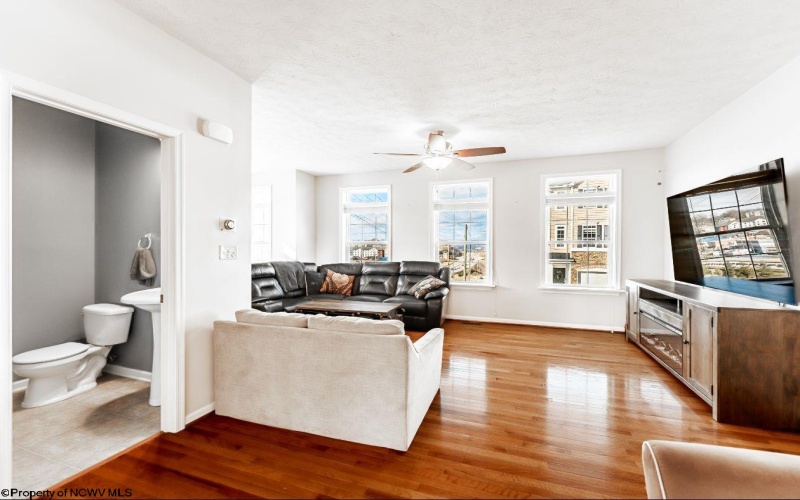 4102 Sun View Drive, Morgantown, West Virginia 26505, 3 Bedrooms Bedrooms, 6 Rooms Rooms,3 BathroomsBathrooms,Single Family Attached,For Sale,Sun View,10163049