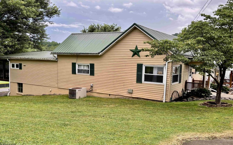 85 Charles Street, Shinnston, West Virginia 26431, 3 Bedrooms Bedrooms, 7 Rooms Rooms,2 BathroomsBathrooms,Single Family Detached,For Sale,Charles,10163038