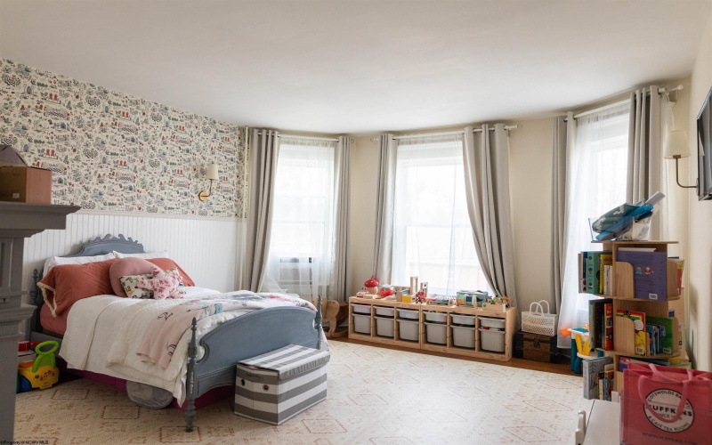 803 Benoni Avenue, Fairmont, West Virginia 26554, 6 Bedrooms Bedrooms, 13 Rooms Rooms,3 BathroomsBathrooms,Single Family Detached,For Sale,Benoni,10163041