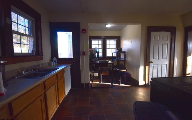 678 Spruce Street, Morgantown, West Virginia 26505, 9 Bedrooms Bedrooms, 12 Rooms Rooms,3 BathroomsBathrooms,Residential Rentals,For Rent,Spruce,10163054