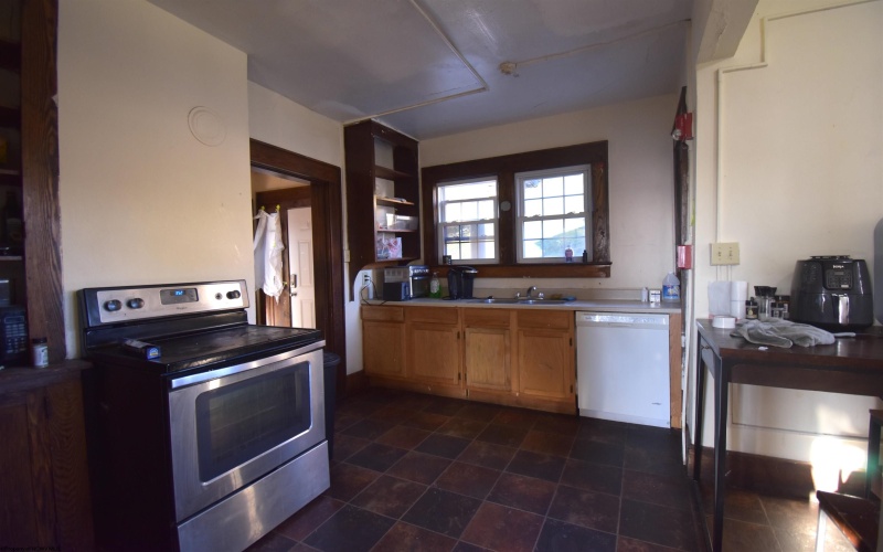 678 Spruce Street, Morgantown, West Virginia 26505, 9 Bedrooms Bedrooms, 12 Rooms Rooms,3 BathroomsBathrooms,Residential Rentals,For Rent,Spruce,10163054