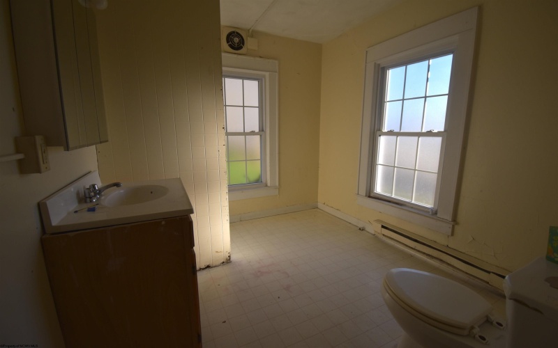 678 Spruce Street, Morgantown, West Virginia 26505, 9 Bedrooms Bedrooms, 12 Rooms Rooms,3 BathroomsBathrooms,Residential Rentals,For Rent,Spruce,10163054