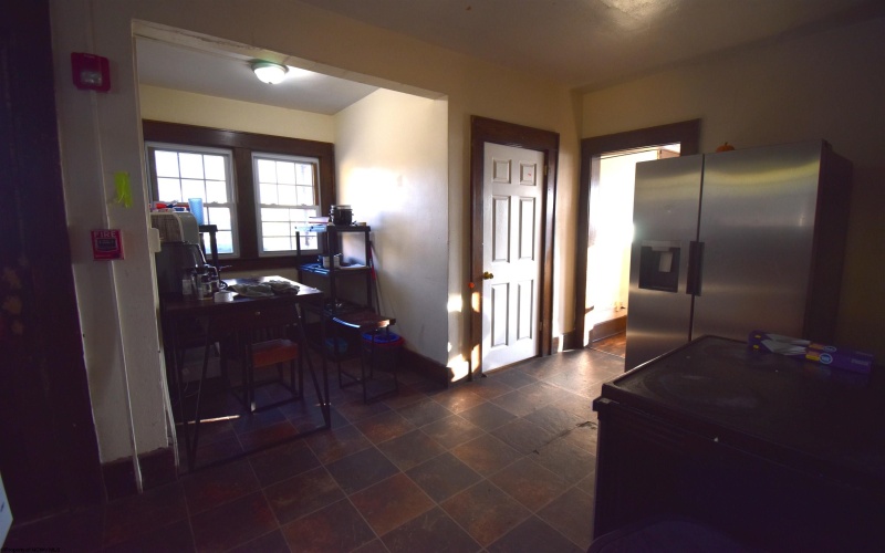 678 Spruce Street, Morgantown, West Virginia 26505, 9 Bedrooms Bedrooms, 12 Rooms Rooms,3 BathroomsBathrooms,Residential Rentals,For Rent,Spruce,10163054