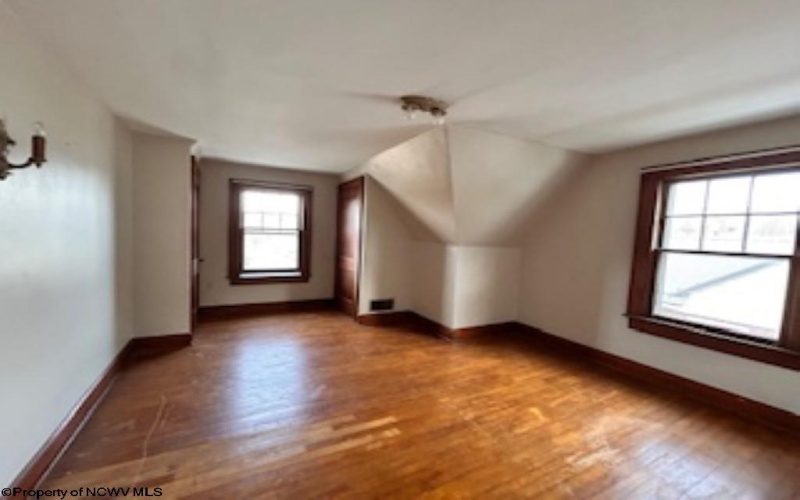 805 Chestnut Street, Clarksburg, West Virginia 26301, 3 Bedrooms Bedrooms, 10 Rooms Rooms,2 BathroomsBathrooms,Single Family Detached,For Sale,Chestnut,10163068