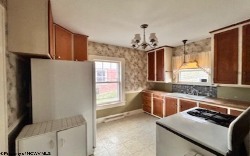 805 Chestnut Street, Clarksburg, West Virginia 26301, 3 Bedrooms Bedrooms, 10 Rooms Rooms,2 BathroomsBathrooms,Single Family Detached,For Sale,Chestnut,10163068