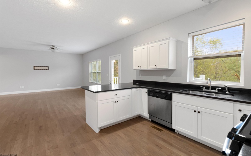 234 Mimosa Lane, Bridgeport, West Virginia 26330, 3 Bedrooms Bedrooms, 6 Rooms Rooms,2 BathroomsBathrooms,Single Family Attached,For Sale,Mimosa,10158185