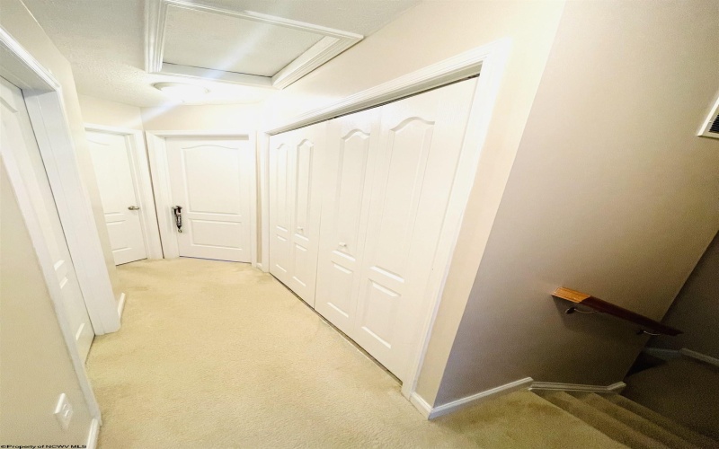 212 Kingsbury Court, Fairmont, West Virginia 26554, 3 Bedrooms Bedrooms, 8 Rooms Rooms,2 BathroomsBathrooms,Single Family Attached,For Sale,Kingsbury,10163063