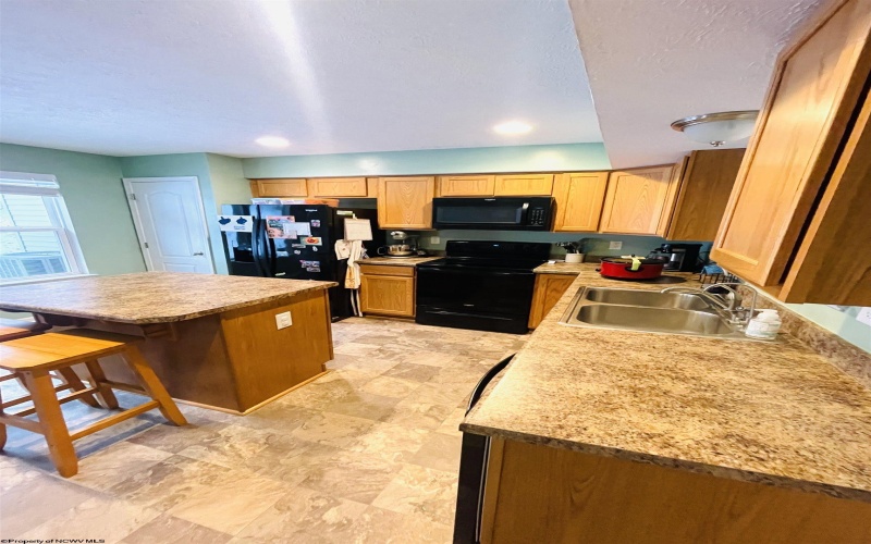 212 Kingsbury Court, Fairmont, West Virginia 26554, 3 Bedrooms Bedrooms, 8 Rooms Rooms,2 BathroomsBathrooms,Single Family Attached,For Sale,Kingsbury,10163063