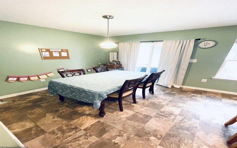 212 Kingsbury Court, Fairmont, West Virginia 26554, 3 Bedrooms Bedrooms, 8 Rooms Rooms,2 BathroomsBathrooms,Single Family Attached,For Sale,Kingsbury,10163063