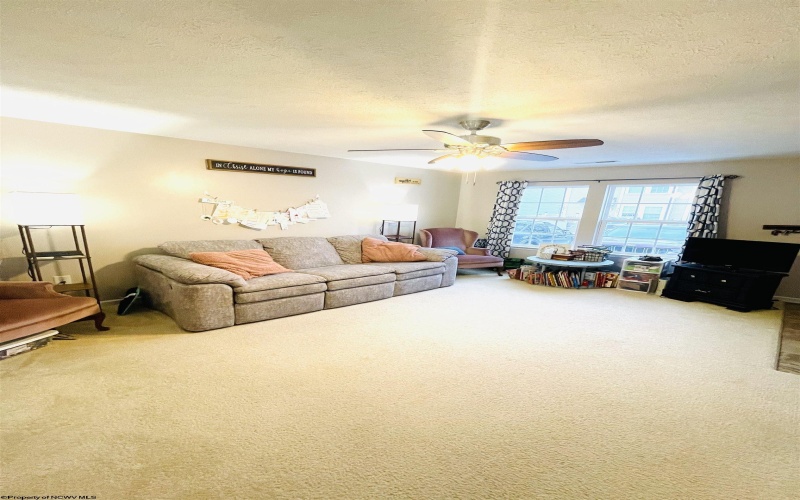 212 Kingsbury Court, Fairmont, West Virginia 26554, 3 Bedrooms Bedrooms, 8 Rooms Rooms,2 BathroomsBathrooms,Single Family Attached,For Sale,Kingsbury,10163063