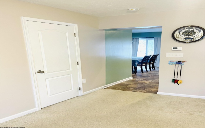 212 Kingsbury Court, Fairmont, West Virginia 26554, 3 Bedrooms Bedrooms, 8 Rooms Rooms,2 BathroomsBathrooms,Single Family Attached,For Sale,Kingsbury,10163063