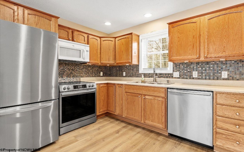 9 Willow Ridge Drive, Morgantown, West Virginia 26505, 2 Bedrooms Bedrooms, 5 Rooms Rooms,2 BathroomsBathrooms,Single Family Attached,For Sale,Willow Ridge,10163064