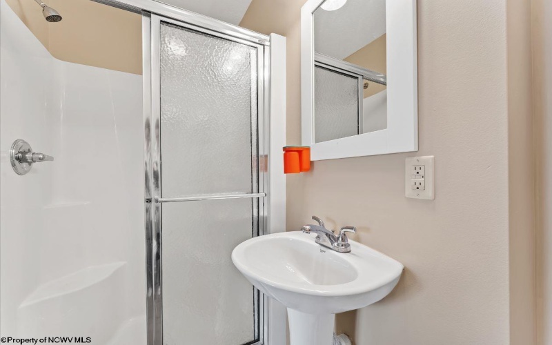 9 Willow Ridge Drive, Morgantown, West Virginia 26505, 2 Bedrooms Bedrooms, 5 Rooms Rooms,2 BathroomsBathrooms,Single Family Attached,For Sale,Willow Ridge,10163064