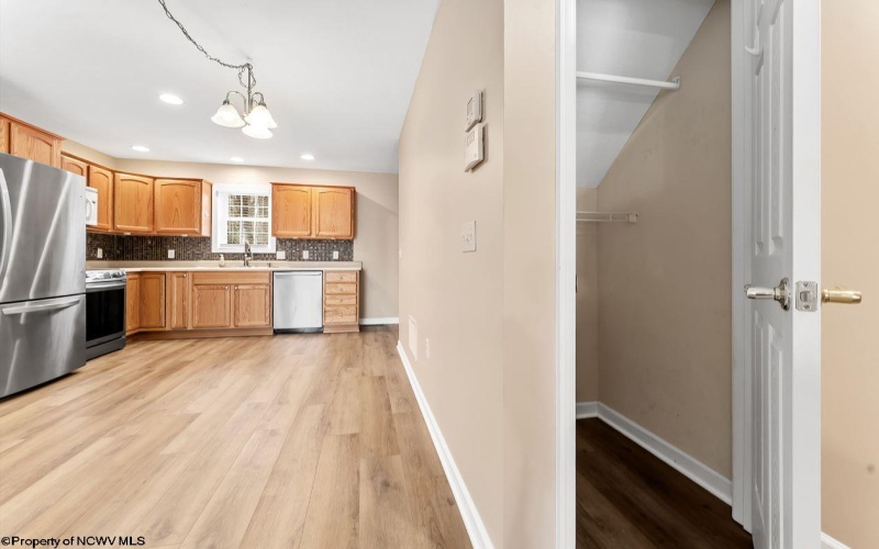 9 Willow Ridge Drive, Morgantown, West Virginia 26505, 2 Bedrooms Bedrooms, 5 Rooms Rooms,2 BathroomsBathrooms,Single Family Attached,For Sale,Willow Ridge,10163064