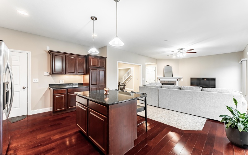 4 Palmetto Drive, Morgantown, West Virginia 26508, 3 Bedrooms Bedrooms, 7 Rooms Rooms,4 BathroomsBathrooms,Residential Rentals,For Rent,Palmetto,10163069