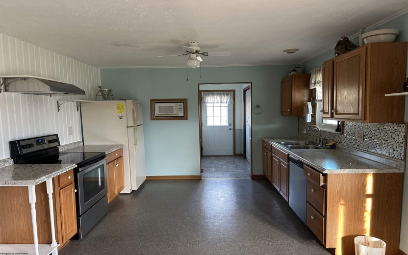 136 Forinash Road, Weston, West Virginia 26452-0000, 3 Bedrooms Bedrooms, 6 Rooms Rooms,2 BathroomsBathrooms,Single Family Detached,For Sale,Forinash,10163062