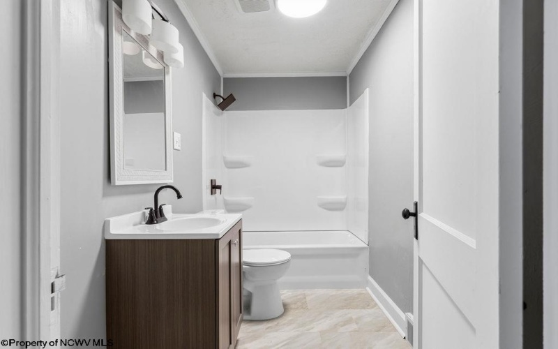 408 Maryland Avenue, Nutter Fort, West Virginia 26301, 3 Bedrooms Bedrooms, 6 Rooms Rooms,2 BathroomsBathrooms,Single Family Detached,For Sale,Maryland,10163066