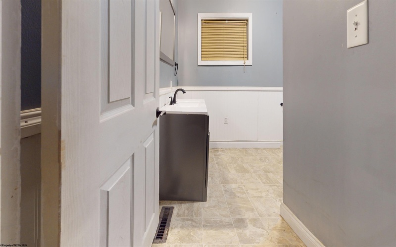 701 View Avenue, Fairmont, West Virginia 26554, 3 Bedrooms Bedrooms, 6 Rooms Rooms,2 BathroomsBathrooms,Single Family Detached,For Sale,View,10163061