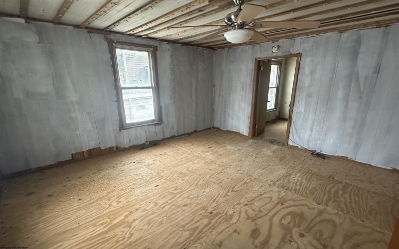 318 Broad Street, Weston, West Virginia 26452, 3 Bedrooms Bedrooms, 6 Rooms Rooms,1 BathroomBathrooms,Single Family Detached,For Sale,Broad,10163075