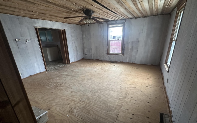 318 Broad Street, Weston, West Virginia 26452, 3 Bedrooms Bedrooms, 6 Rooms Rooms,1 BathroomBathrooms,Single Family Detached,For Sale,Broad,10163075