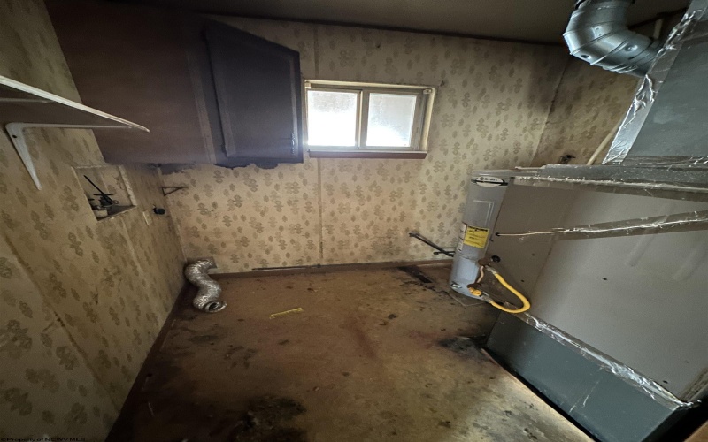 318 Broad Street, Weston, West Virginia 26452, 3 Bedrooms Bedrooms, 6 Rooms Rooms,1 BathroomBathrooms,Single Family Detached,For Sale,Broad,10163075