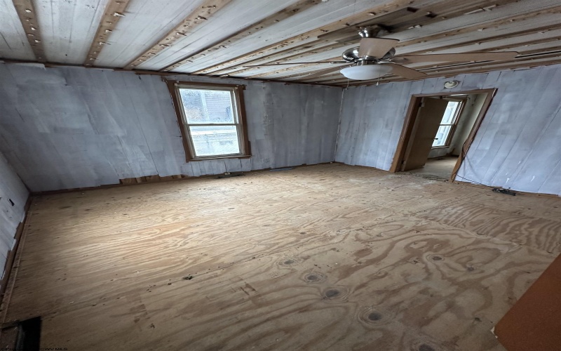 318 Broad Street, Weston, West Virginia 26452, 3 Bedrooms Bedrooms, 6 Rooms Rooms,1 BathroomBathrooms,Single Family Detached,For Sale,Broad,10163075