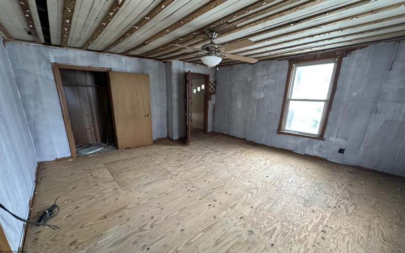 318 Broad Street, Weston, West Virginia 26452, 3 Bedrooms Bedrooms, 6 Rooms Rooms,1 BathroomBathrooms,Single Family Detached,For Sale,Broad,10163075