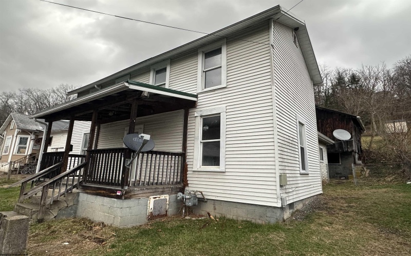 318 Broad Street, Weston, West Virginia 26452, 3 Bedrooms Bedrooms, 6 Rooms Rooms,1 BathroomBathrooms,Single Family Detached,For Sale,Broad,10163075