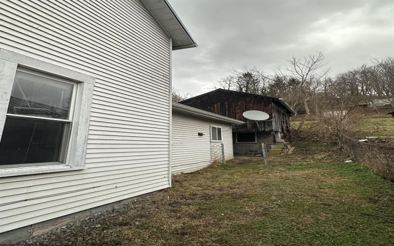 318 Broad Street, Weston, West Virginia 26452, 3 Bedrooms Bedrooms, 6 Rooms Rooms,1 BathroomBathrooms,Single Family Detached,For Sale,Broad,10163075