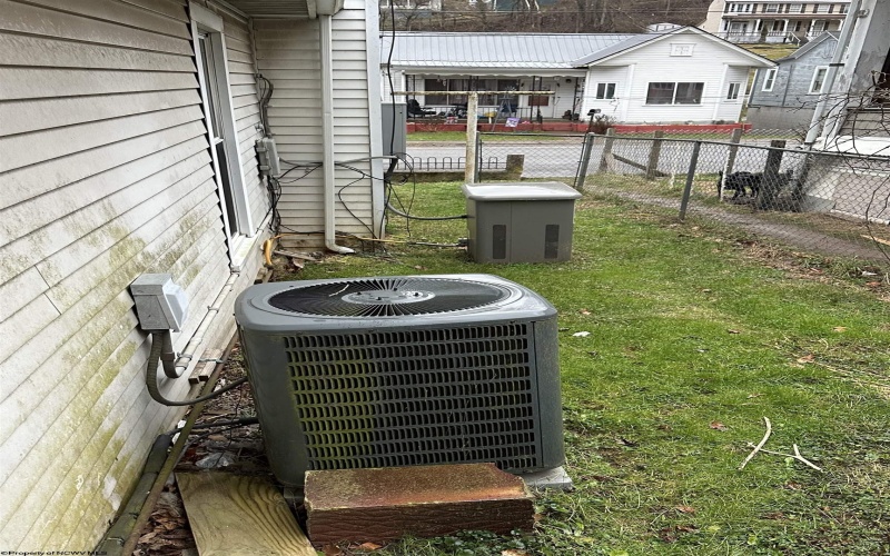 318 Broad Street, Weston, West Virginia 26452, 3 Bedrooms Bedrooms, 6 Rooms Rooms,1 BathroomBathrooms,Single Family Detached,For Sale,Broad,10163075