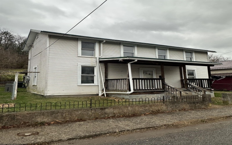 318 Broad Street, Weston, West Virginia 26452, 3 Bedrooms Bedrooms, 6 Rooms Rooms,1 BathroomBathrooms,Single Family Detached,For Sale,Broad,10163075