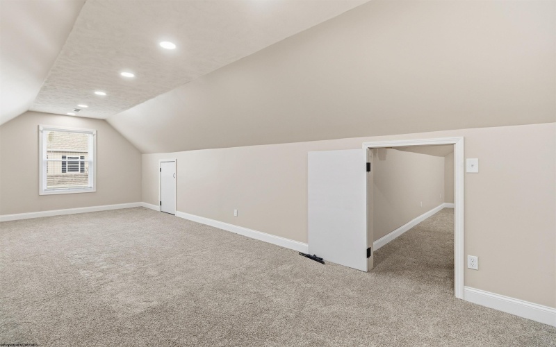 512 Persimmon Lane, Bridgeport, West Virginia 26330, 3 Bedrooms Bedrooms, 8 Rooms Rooms,2 BathroomsBathrooms,Single Family Attached,For Sale,Persimmon,10163072