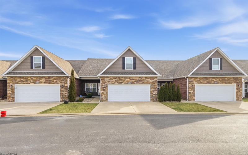 512 Persimmon Lane, Bridgeport, West Virginia 26330, 3 Bedrooms Bedrooms, 8 Rooms Rooms,2 BathroomsBathrooms,Single Family Attached,For Sale,Persimmon,10163072