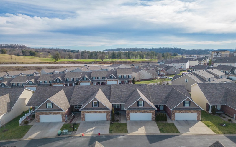 512 Persimmon Lane, Bridgeport, West Virginia 26330, 3 Bedrooms Bedrooms, 8 Rooms Rooms,2 BathroomsBathrooms,Single Family Attached,For Sale,Persimmon,10163072