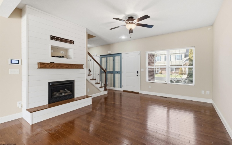 512 Persimmon Lane, Bridgeport, West Virginia 26330, 3 Bedrooms Bedrooms, 8 Rooms Rooms,2 BathroomsBathrooms,Single Family Attached,For Sale,Persimmon,10163072