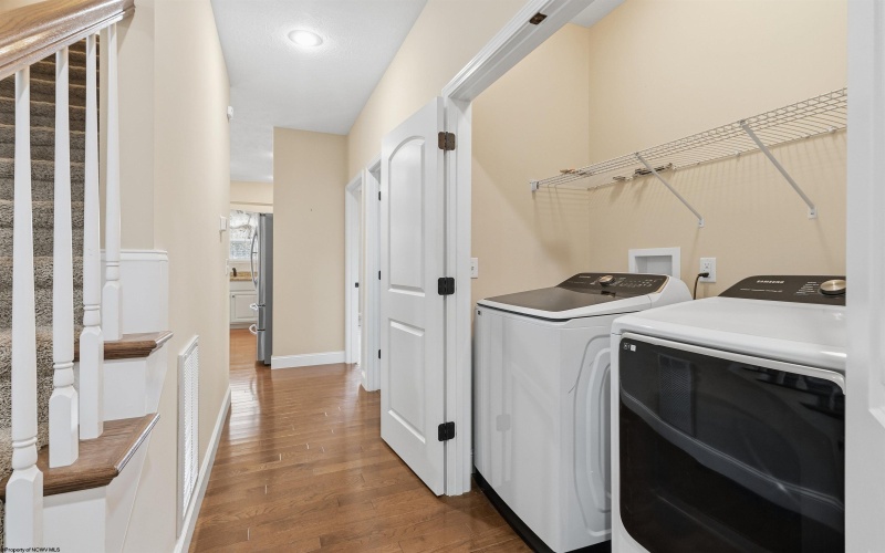 512 Persimmon Lane, Bridgeport, West Virginia 26330, 3 Bedrooms Bedrooms, 8 Rooms Rooms,2 BathroomsBathrooms,Single Family Attached,For Sale,Persimmon,10163072