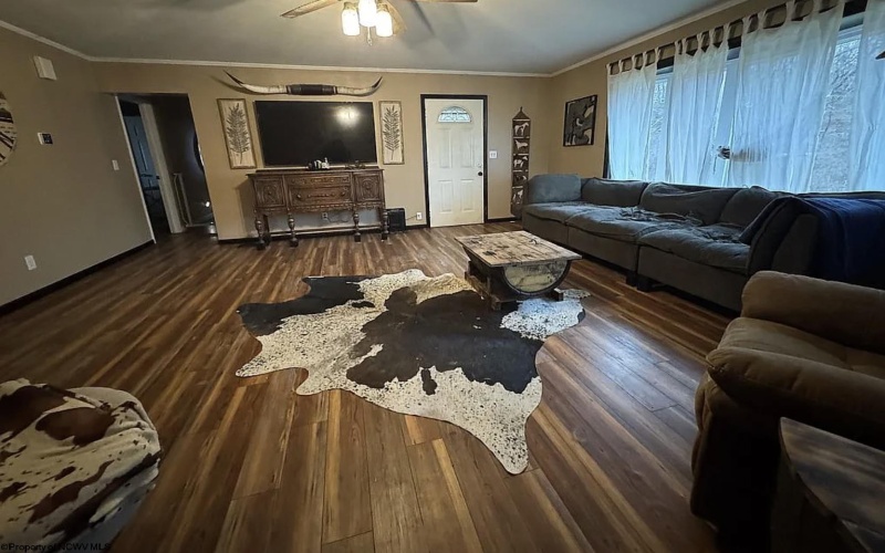 3827 Midway Road, Belington, West Virginia 26250, 4 Bedrooms Bedrooms, 5 Rooms Rooms,2 BathroomsBathrooms,Single Family Detached,For Sale,Midway,10163076