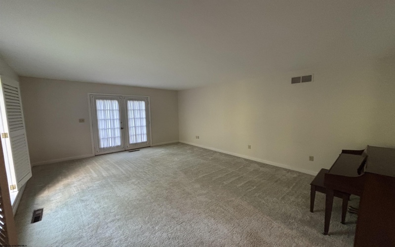 121 Stoneybrook Road, Clarksburg, West Virginia 26301-5658, 3 Bedrooms Bedrooms, 8 Rooms Rooms,2 BathroomsBathrooms,Single Family Detached,For Sale,Stoneybrook,10160756