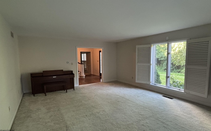 121 Stoneybrook Road, Clarksburg, West Virginia 26301-5658, 3 Bedrooms Bedrooms, 8 Rooms Rooms,2 BathroomsBathrooms,Single Family Detached,For Sale,Stoneybrook,10160756