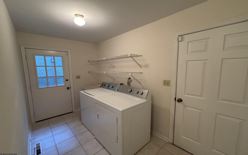 121 Stoneybrook Road, Clarksburg, West Virginia 26301-5658, 3 Bedrooms Bedrooms, 8 Rooms Rooms,2 BathroomsBathrooms,Single Family Detached,For Sale,Stoneybrook,10160756