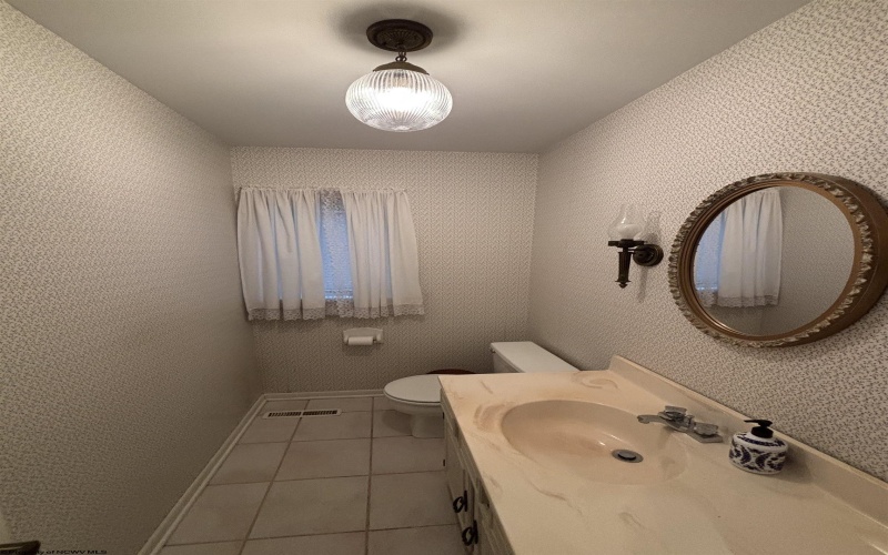 121 Stoneybrook Road, Clarksburg, West Virginia 26301-5658, 3 Bedrooms Bedrooms, 8 Rooms Rooms,2 BathroomsBathrooms,Single Family Detached,For Sale,Stoneybrook,10160756