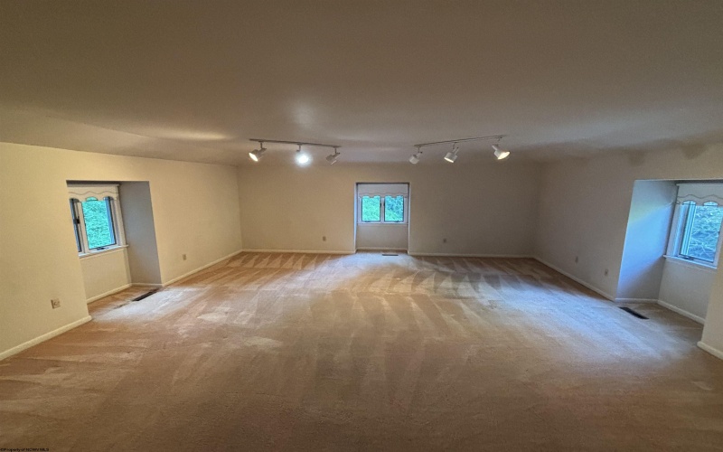 121 Stoneybrook Road, Clarksburg, West Virginia 26301-5658, 3 Bedrooms Bedrooms, 8 Rooms Rooms,2 BathroomsBathrooms,Single Family Detached,For Sale,Stoneybrook,10160756