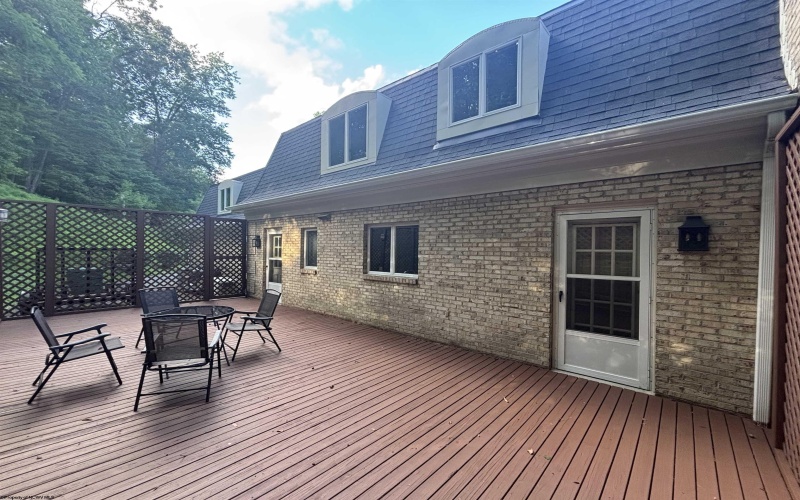 121 Stoneybrook Road, Clarksburg, West Virginia 26301-5658, 3 Bedrooms Bedrooms, 8 Rooms Rooms,2 BathroomsBathrooms,Single Family Detached,For Sale,Stoneybrook,10160756