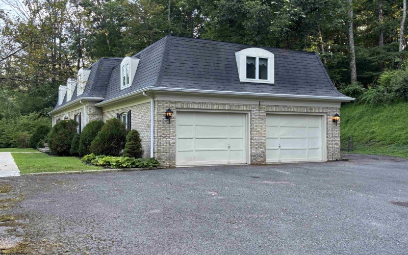 121 Stoneybrook Road, Clarksburg, West Virginia 26301-5658, 3 Bedrooms Bedrooms, 8 Rooms Rooms,2 BathroomsBathrooms,Single Family Detached,For Sale,Stoneybrook,10160756