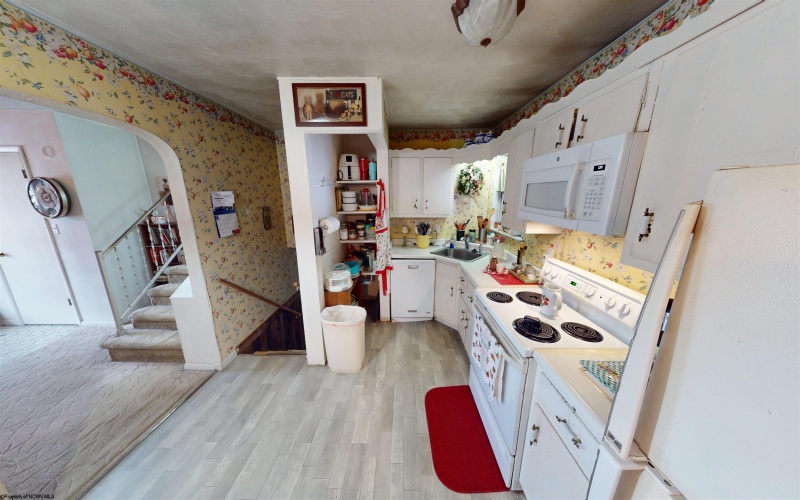 206 Gilbob Street, Fairmont, West Virginia 26554-9998, 3 Bedrooms Bedrooms, 10 Rooms Rooms,1 BathroomBathrooms,Single Family Detached,For Sale,Gilbob,10163077