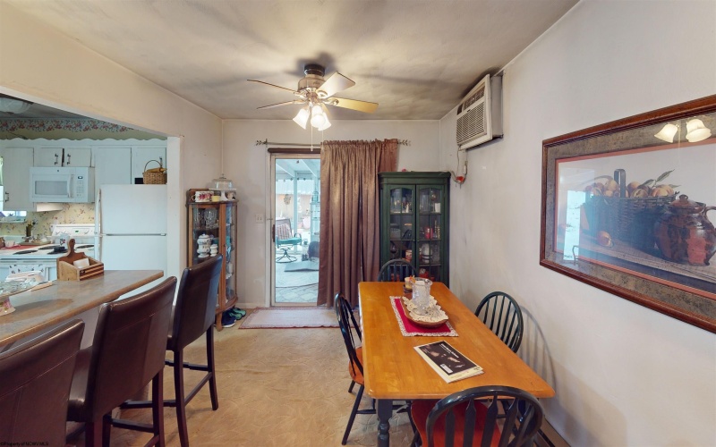 206 Gilbob Street, Fairmont, West Virginia 26554-9998, 3 Bedrooms Bedrooms, 10 Rooms Rooms,1 BathroomBathrooms,Single Family Detached,For Sale,Gilbob,10163077