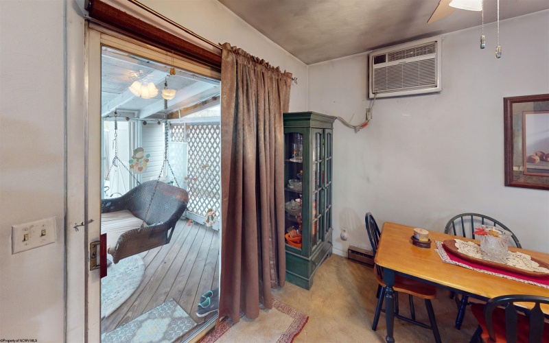 206 Gilbob Street, Fairmont, West Virginia 26554-9998, 3 Bedrooms Bedrooms, 10 Rooms Rooms,1 BathroomBathrooms,Single Family Detached,For Sale,Gilbob,10163077