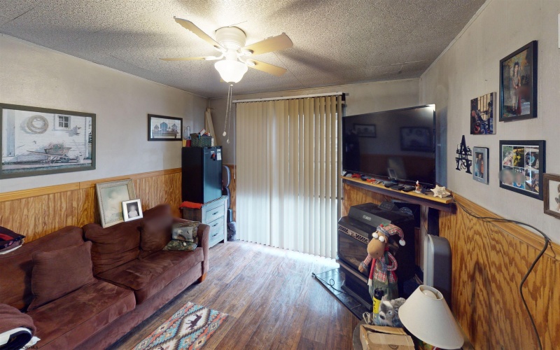 206 Gilbob Street, Fairmont, West Virginia 26554-9998, 3 Bedrooms Bedrooms, 10 Rooms Rooms,1 BathroomBathrooms,Single Family Detached,For Sale,Gilbob,10163077