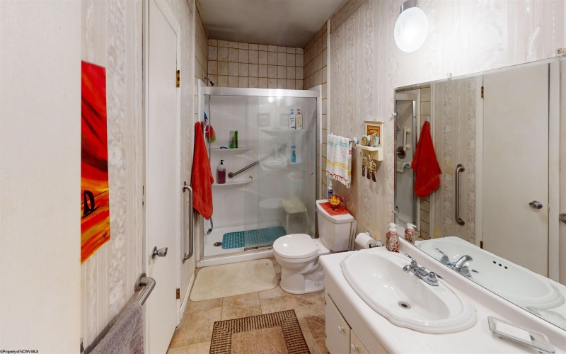 206 Gilbob Street, Fairmont, West Virginia 26554-9998, 3 Bedrooms Bedrooms, 10 Rooms Rooms,1 BathroomBathrooms,Single Family Detached,For Sale,Gilbob,10163077